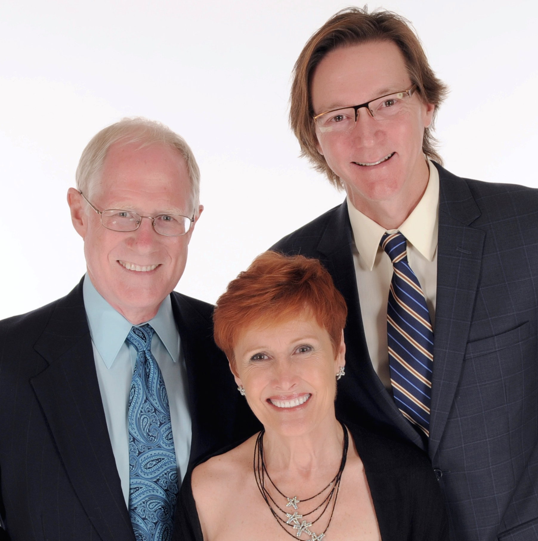 EL-group-photo-cropped EarthLight